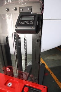 חשמלי שוקל אדם הולך ECL10SC 4 200x300 - מלגזון חשמלי שוקל אדם הולך ECL10SC