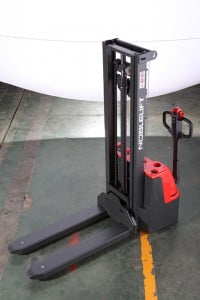 חשמלי שוקל אדם הולך ECL10SC 6 200x300 - מלגזון חשמלי שוקל אדם הולך ECL10SC