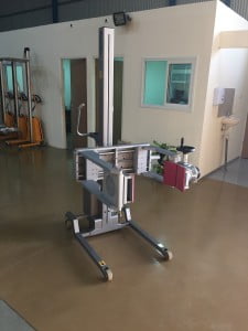 מלגזון להרמה והיפוך חביות נירוסטה 2 מלגזון להרמה והיפוך חביות נירוסטה 2