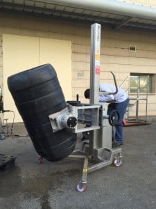 מלגזון נירוסטה להרמה וחביקה והיפוך חביות 3 מלגזון נירוסטה להרמה וחביקה והיפוך חביות 3