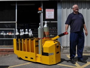 עגלה חשמלית להעברת בלוני חמצן -Gas Bottle Mover 2 עגלה חשמלית להעברת בלוני חמצן -Gas Bottle Mover 2