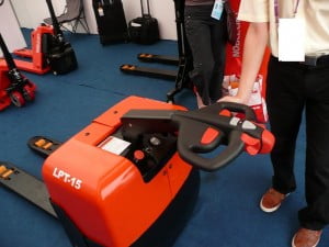 עגלות משטחים חשמליות מוביל אדם R100 6 עגלות משטחים חשמליות מוביל אדם R100 6