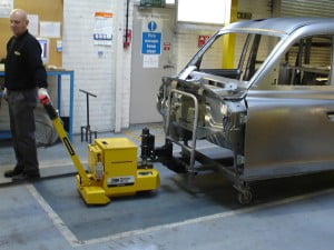 עגלת חשמלית להעברת ציוד עד 4000 קג MT5-400 16 עגלת חשמלית להעברת ציוד עד 4000 קג MT5-400 16