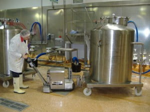 עגלת חשמלית להעברת ציוד עד 4000 קג MT5-400 8 עגלת חשמלית להעברת ציוד עד 4000 קג MT5-400 8