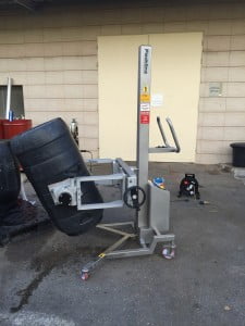 מלגזון נירוסטה להרמה וחביקה והיפוך חביות 2