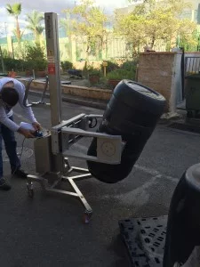 מלגזון נירוסטה להרמה וחביקה והיפוך חביות 5