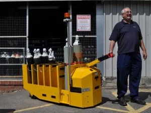 עגלה חשמלית להעברת בלוני חמצן -Gas Bottle Mover 2