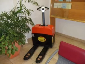עגלות משטחים חשמליות מוביל אדם R100 2