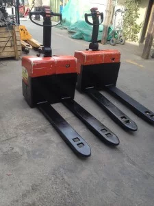 עגלת משטחים חשמלית 1300 קג יד שניה 3