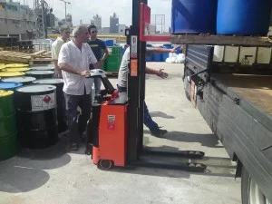 עגלת משטחים מלגזון חשמלי כולל תורן R106 1