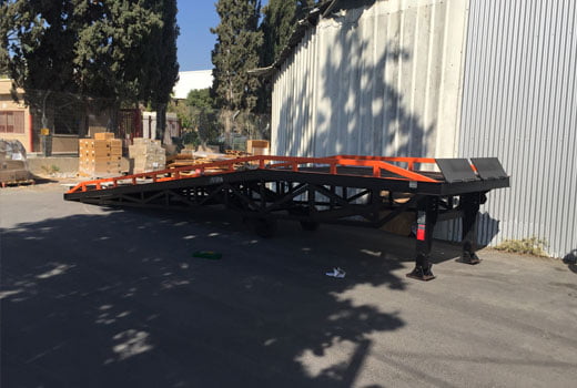 במה ניידת לפריקת מכולות לקרית גת