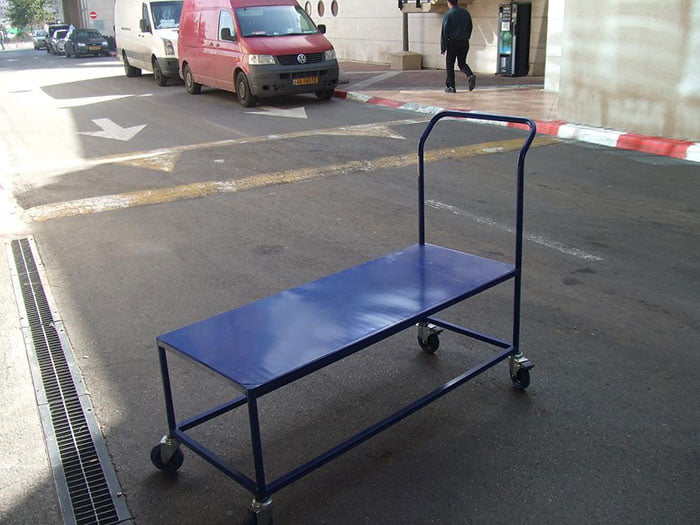 הספקת עגלת מדפים ללקוח לפי בקשה
