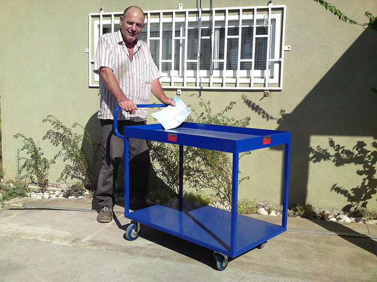 ייצור עגלות מדפים כולל קנט לפני בקשת לקוח DE