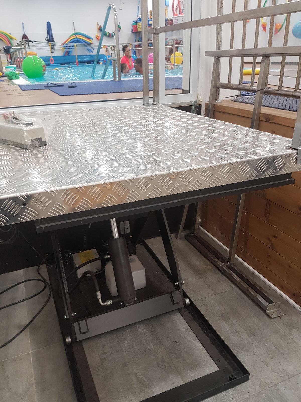 התקנת משווה גובה לנכים (1) התקנת משווה גובה לנכים (1)