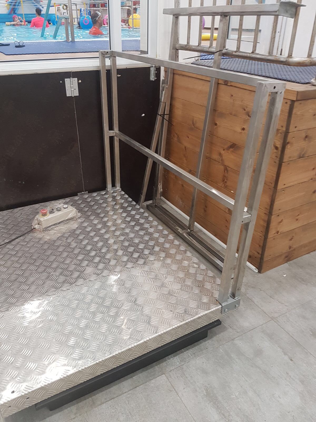 התקנת משווה גובה לנכים (2) התקנת משווה גובה לנכים (2)