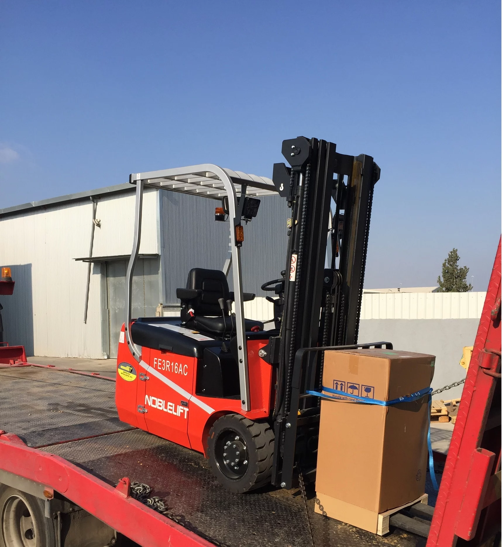 אספקת מלגזה חשמלית 1.6 טון ללקוח