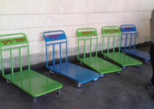 יצור עגלות פלטפורמה כולל כיתוב רשת מזון