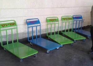 יצור עגלות פלטפורמה כולל כיתוב רשת מזון