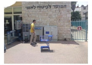עגלות לשינוע דואר לפי בקשה