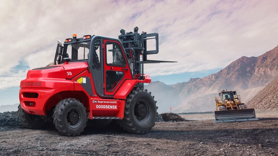 מלגזת שדה ארבע על ארבע מלגזת שדה ארבע על ארבע