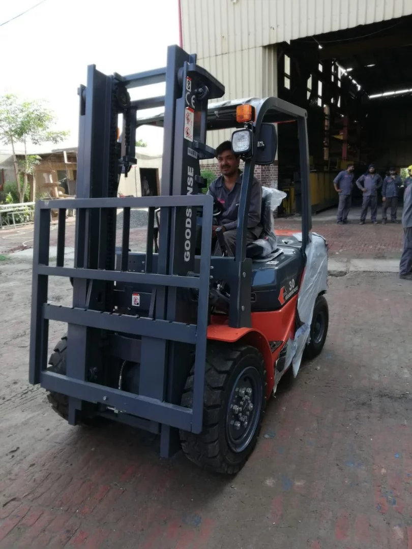 מלגזת דיזל אספקה פרויקט חול מלגזת דיזל אספקה פרויקט חול