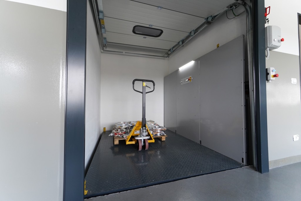 התקנת מעלית משא 1200 ק התקנת מעלית משא 1200 ק